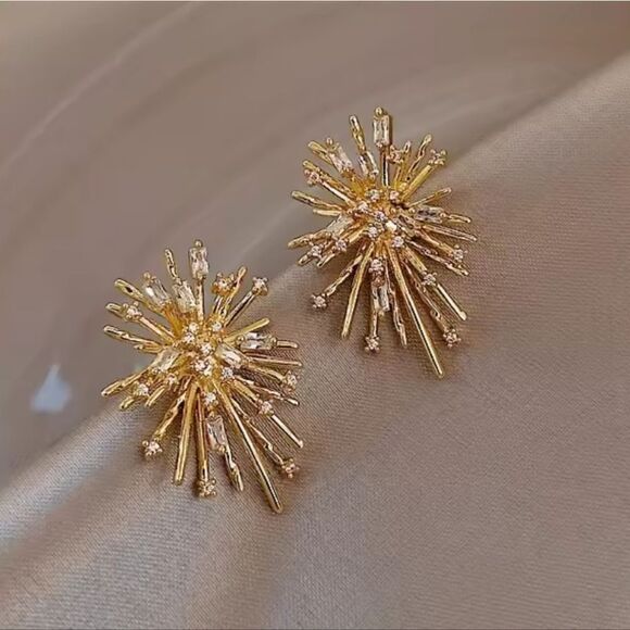 New ZARA Starbrust cz Stud Earrings Firework Star - Picture 3 of 11